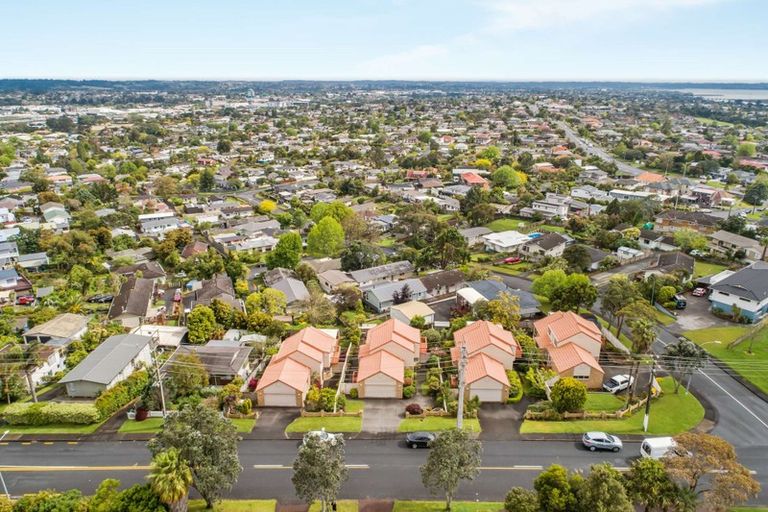 Photo of property in 120 Awaroa Road, Sunnyvale, Auckland, 0612