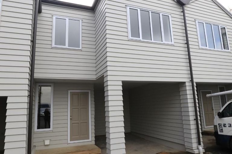 Photo of property in 2/30 John Jennings Drive, Oteha, Auckland, 0632