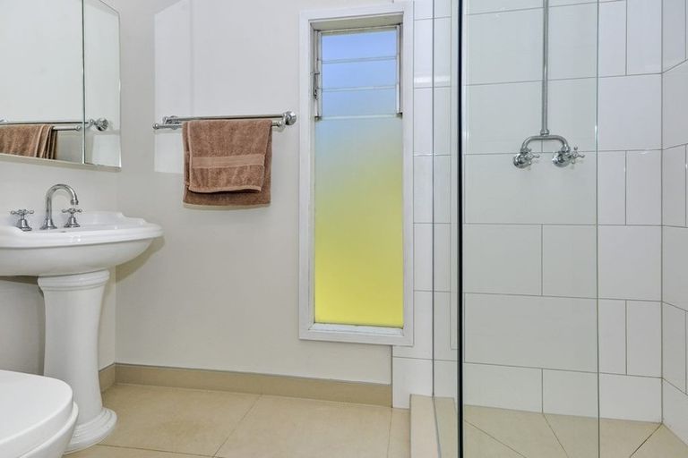 Photo of property in 214 Onewa Road, Birkenhead, Auckland, 0626