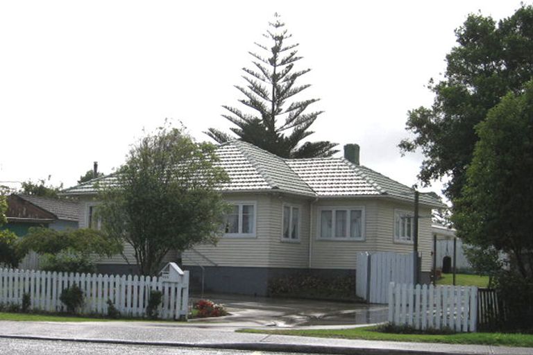 Photo of property in 122 Universal Drive, Henderson, Auckland, 0610