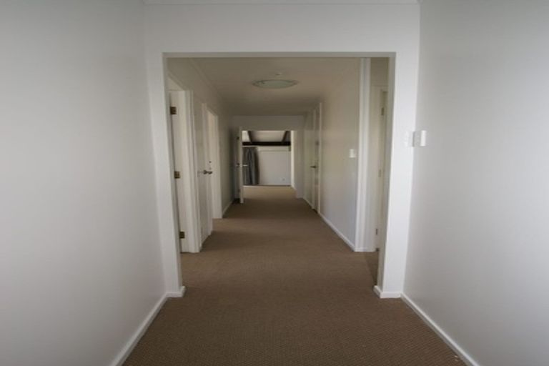 Photo of property in 2/19 Erica Road, Sunnynook, Auckland, 0620