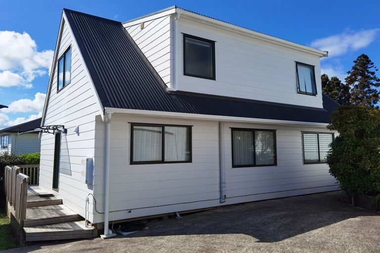 Photo of property in 2/13 Cheryl Place, Hillcrest, Auckland, 0627