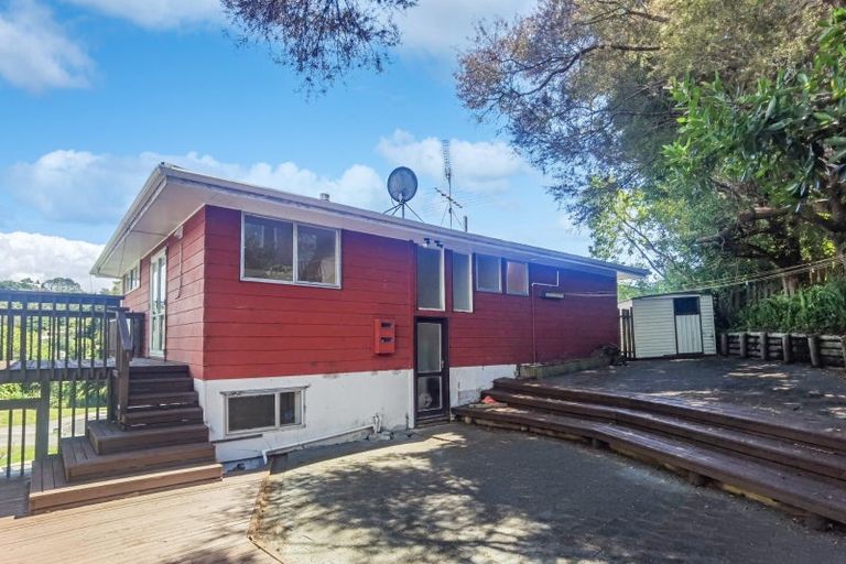 Photo of property in 15 Walnut Lane, Browns Bay, Auckland, 0630