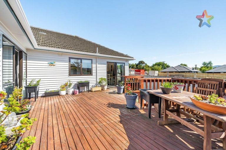 Photo of property in 13 Lees Grove, Wainuiomata, Lower Hutt, 5014