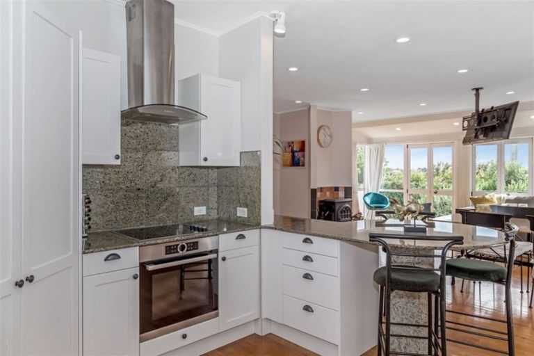 Photo of property in 17 Zion Road, Birkenhead, Auckland, 0626