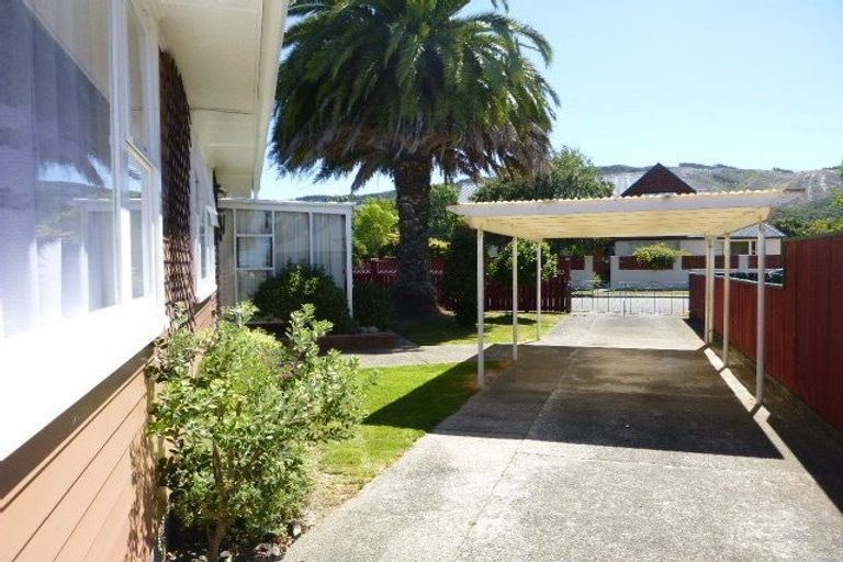 Photo of property in 2 Matuku Street, Heretaunga, Upper Hutt, 5018
