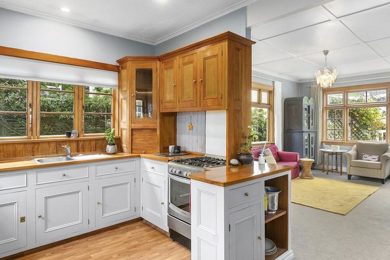 Photo of property in 27 Marine Parade, Macandrew Bay, Dunedin, 9014