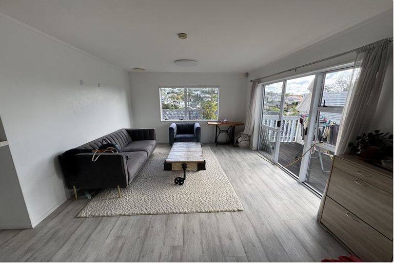 Photo of property in 2/63 Langana Avenue, Browns Bay, Auckland, 0630