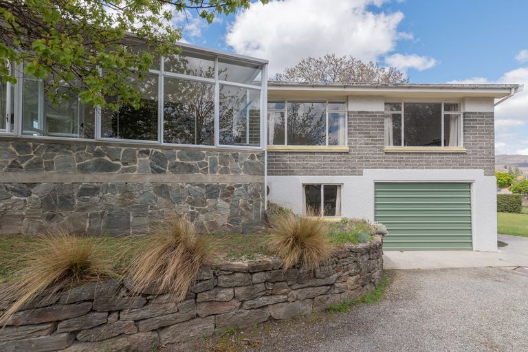 Photo of property in 10 Royal Terrace, Alexandra, 9320