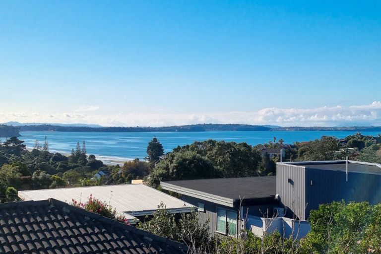 Photo of property in 2/983 Beach Road, Torbay, Auckland, 0630