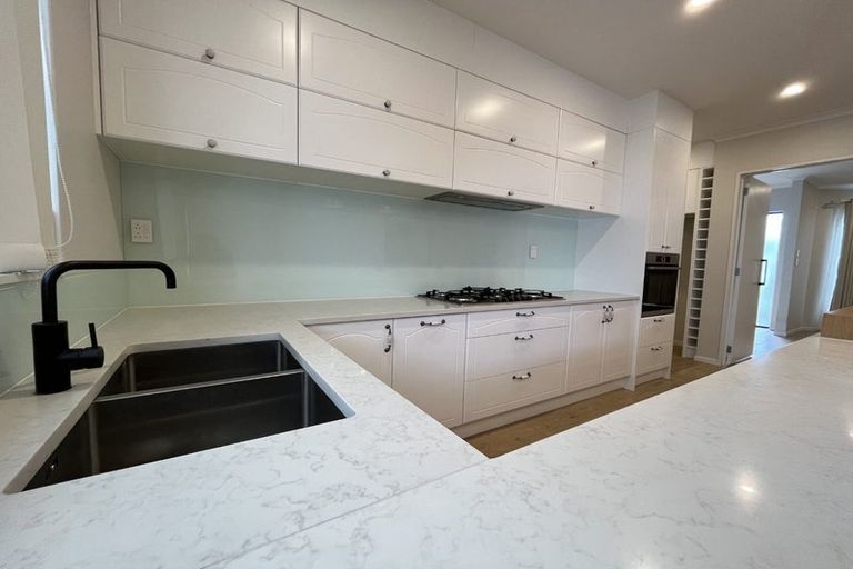 Photo of property in 2 Crompton Place, Orewa, 0931