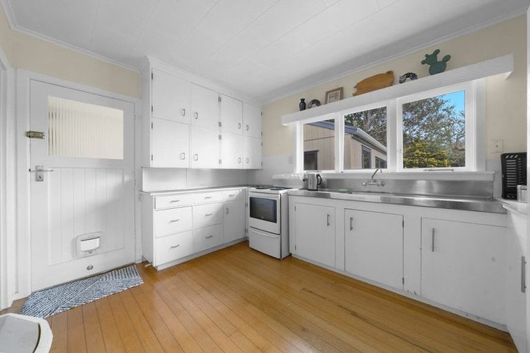 Photo of property in 56 Christmas Road, Manurewa, Auckland, 2102