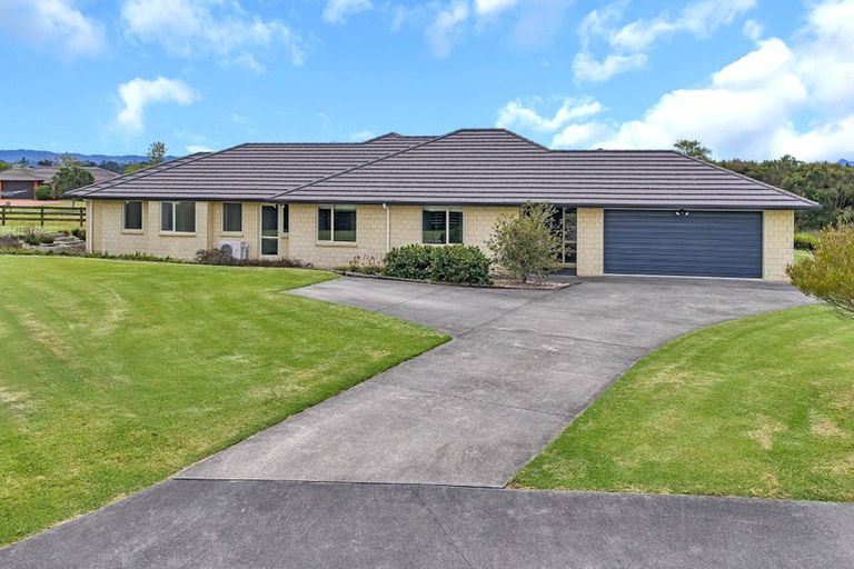 Photo of property in 15 Des Terry Way, Waipu, 0510