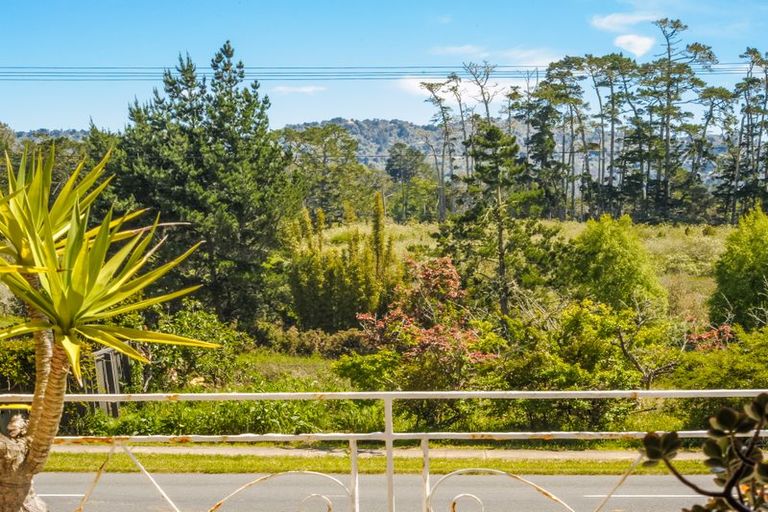 Photo of property in 40 Shaw Road, Oratia, Auckland, 0604