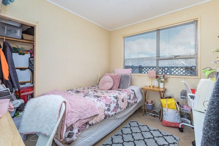 Photo of property in 36 Lavery Place, Sunnynook, Auckland, 0632