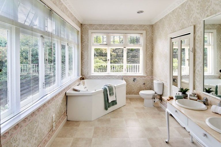 Photo of property in 2 Dillon Street, Lowry Bay, Lower Hutt, 5013