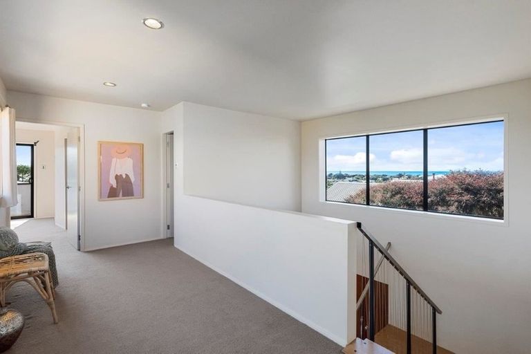 Photo of property in 17 Pine Ridge Terrace, Waikanae Beach, Waikanae, 5036