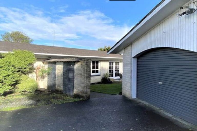 Photo of property in 3/220 East Coast Road, Forrest Hill, Auckland, 0620