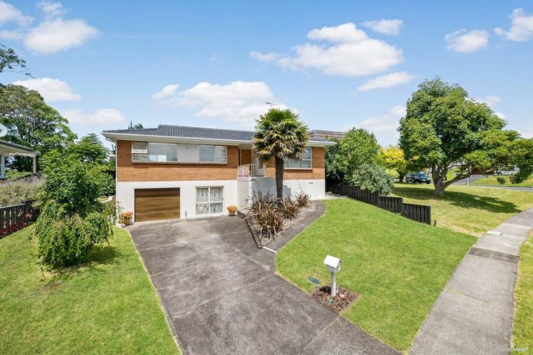 Photo of property in 27 Kurnell Drive, Botany Downs, Auckland, 2010