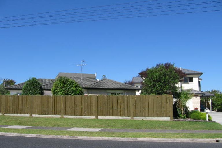 Photo of property in 2b Law Street, Torbay, Auckland, 0630