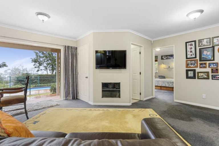 Photo of property in 181 Shaw Road, Oratia, Auckland, 0604