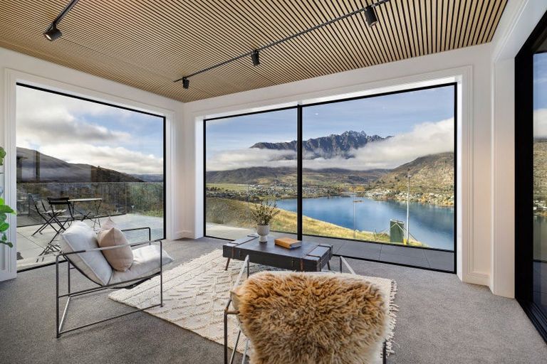 Photo of property in 6 Florence Close, Queenstown Hill, Queenstown, 9300