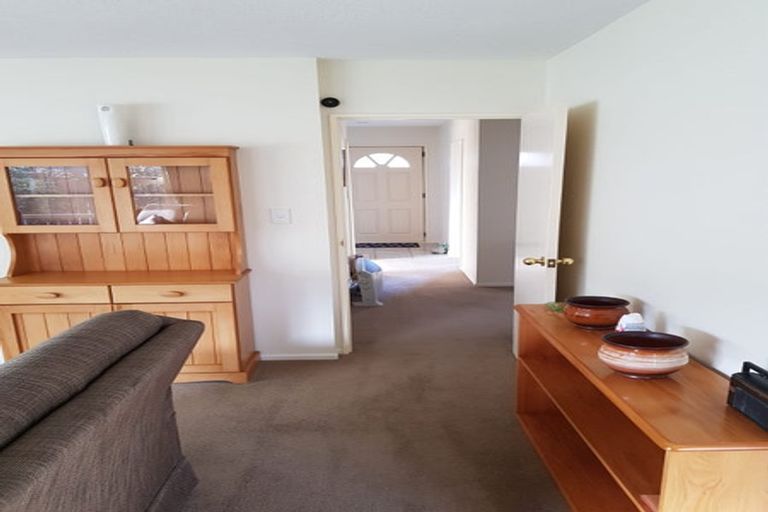 Photo of property in 2/15 Honeysuckle Place, Northcote, Christchurch, 8052