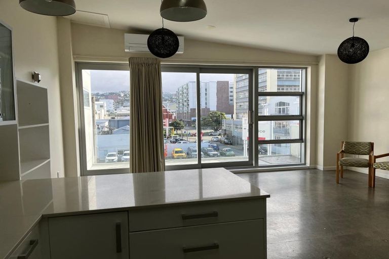 Photo of property in 5/25 Home Street, Mount Victoria, Wellington, 6011