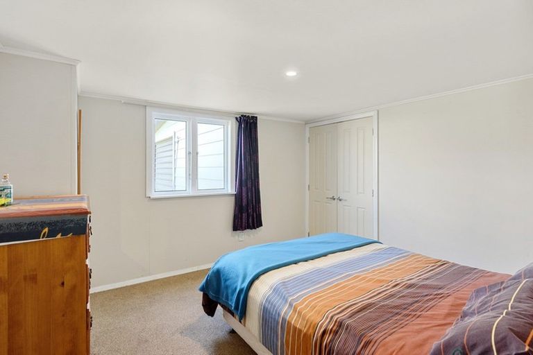 Photo of property in 1 Oriel Place, Levin, 5510