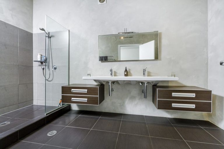 Photo of property in 28 Muritai Road, Milford, Auckland, 0620