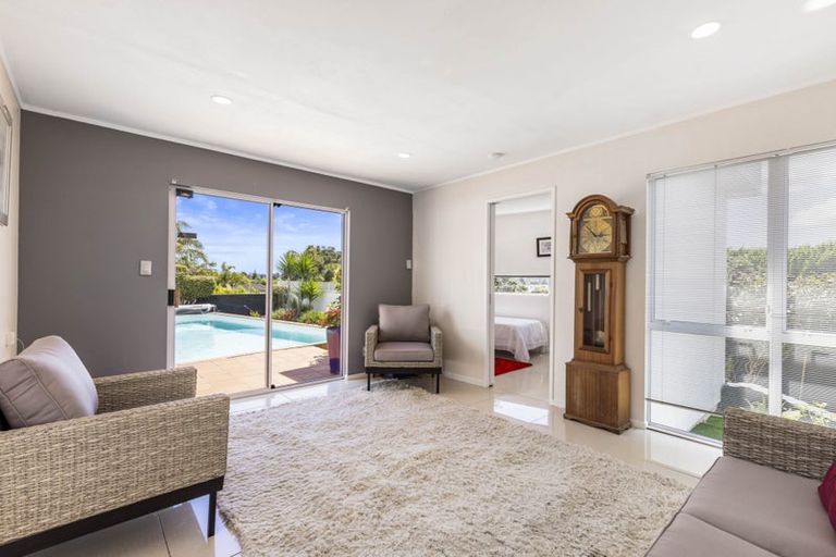 Photo of property in 100 Bramley Drive, Farm Cove, Auckland, 2012