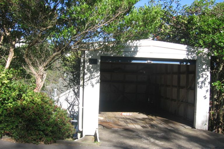 Photo of property in 60 Tio Tio Road, Miramar, Wellington, 6022