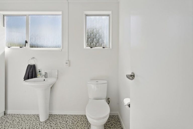 Photo of property in 9b Gemstone Drive, Birchville, Upper Hutt, 5018