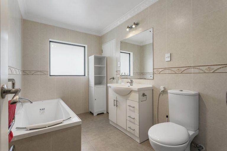 Photo of property in 305 Albany Highway, Rosedale, Auckland, 0632