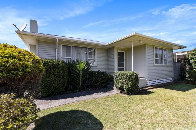 Photo of property in 20 Rospeath Crescent, Spotswood, New Plymouth, 4310