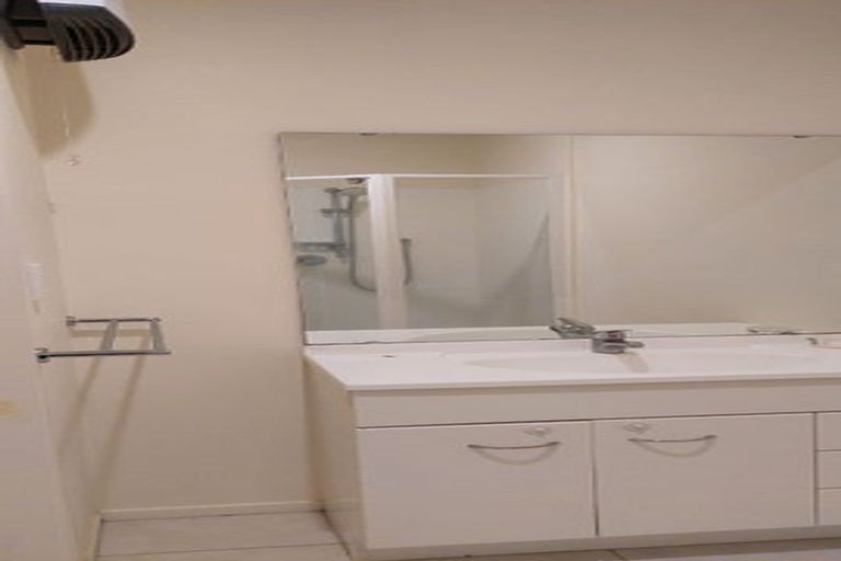 Photo of property in 10 Rosandich Drive, Sunnyvale, Auckland, 0612