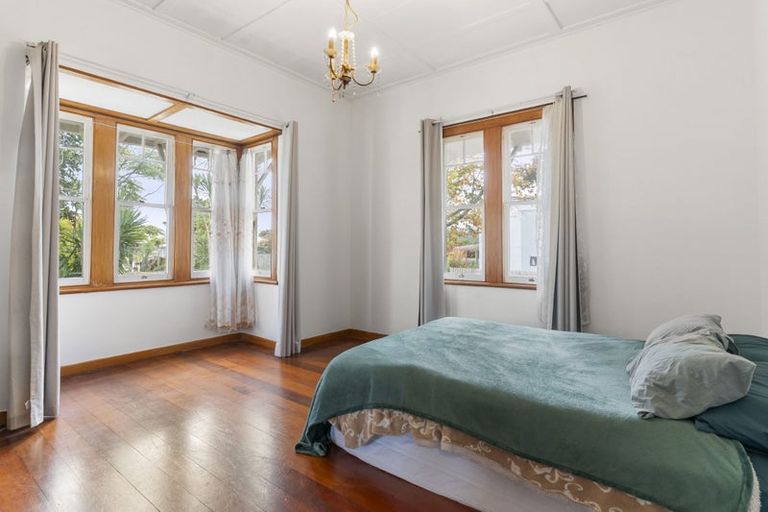Photo of property in 50 Woodglen Road, Glen Eden, Auckland, 0602