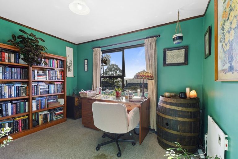 Photo of property in 27 Fenchurch Grove, Stokes Valley, Lower Hutt, 5019