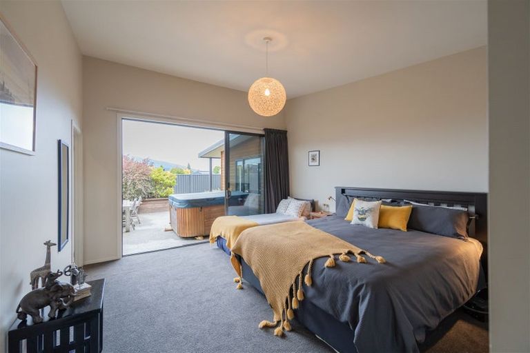 Photo of property in 21 Pop Andrew Drive, Te Anau, 9600