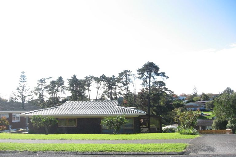 Photo of property in 2/21 Charles Dickens Drive, Mellons Bay, Auckland, 2014