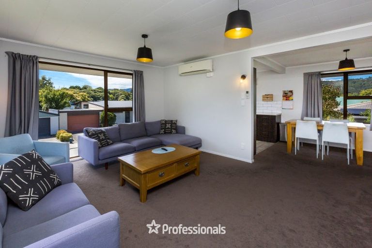 Photo of property in 1/4 Parera Grove, Heretaunga, Upper Hutt, 5018