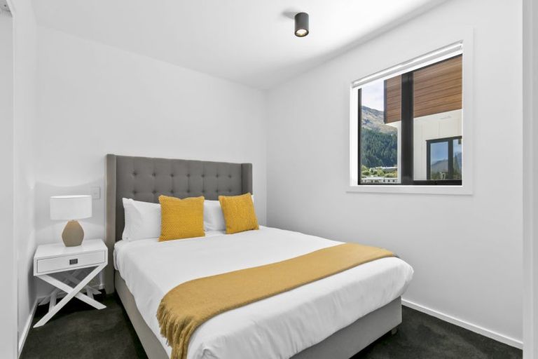 Photo of property in The Alex Apartments, 32/135b Hallenstein Street, Queenstown, 9300