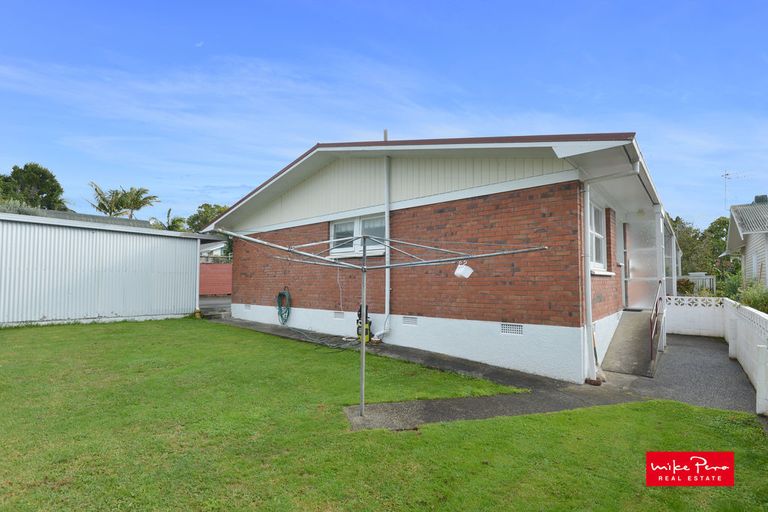Photo of property in 12 Graham Street, One Tree Point, 0118