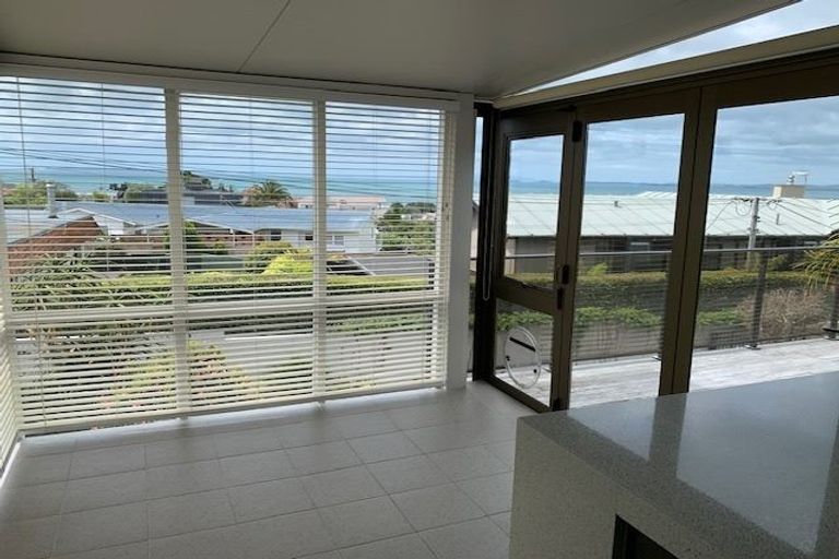 Photo of property in 1/91 Aberdeen Road, Castor Bay, Auckland, 0620
