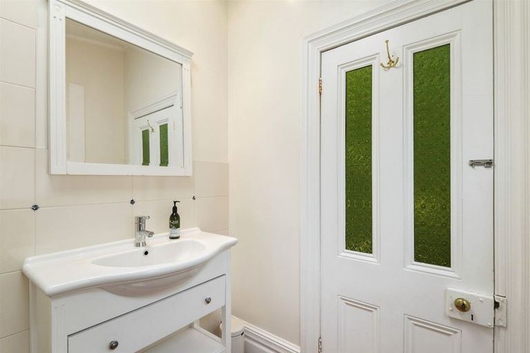 Photo of property in 235 Onewa Road, Birkenhead, Auckland, 0626