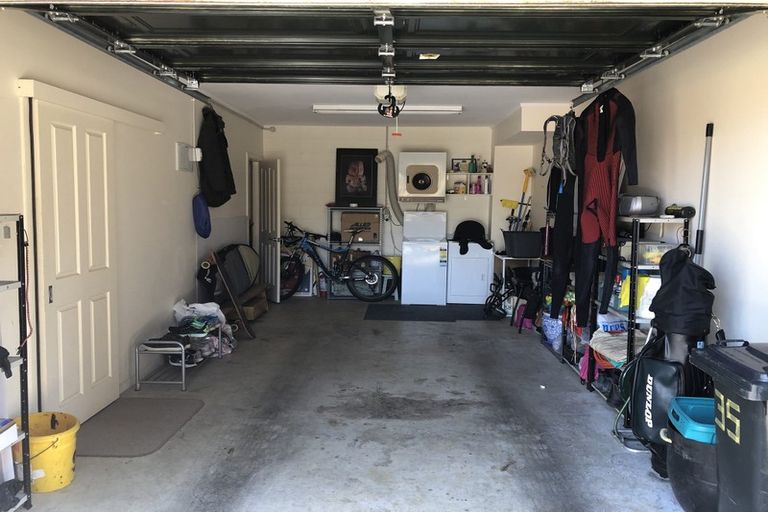 Photo of property in 35 Futuna Close, Karori, Wellington, 6012