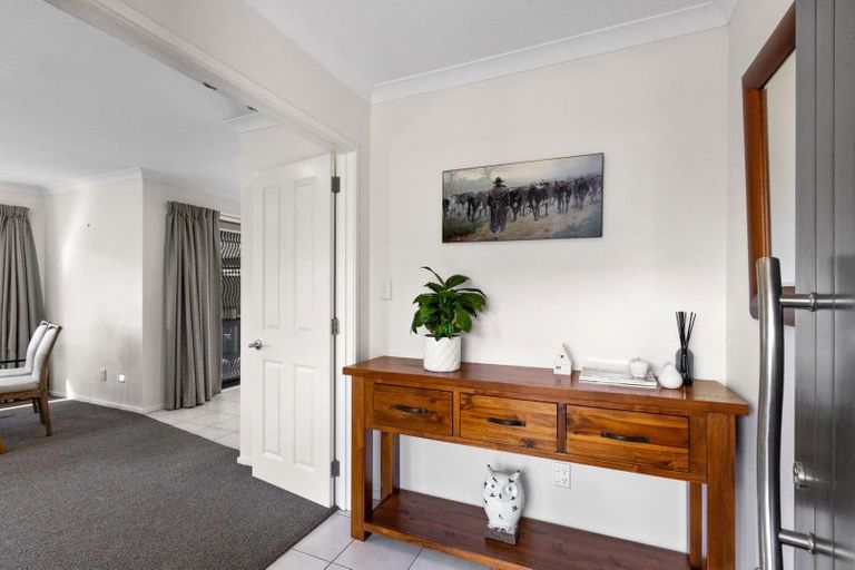 Photo of property in 12 Portland Place, Poraiti, Napier, 4112