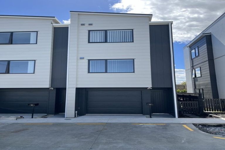 Photo of property in 57 Tima Lane, Mangere Bridge, Auckland, 2022