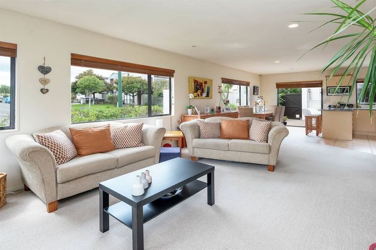 Photo of property in 2 Puma Drive, Golflands, Auckland, 2013