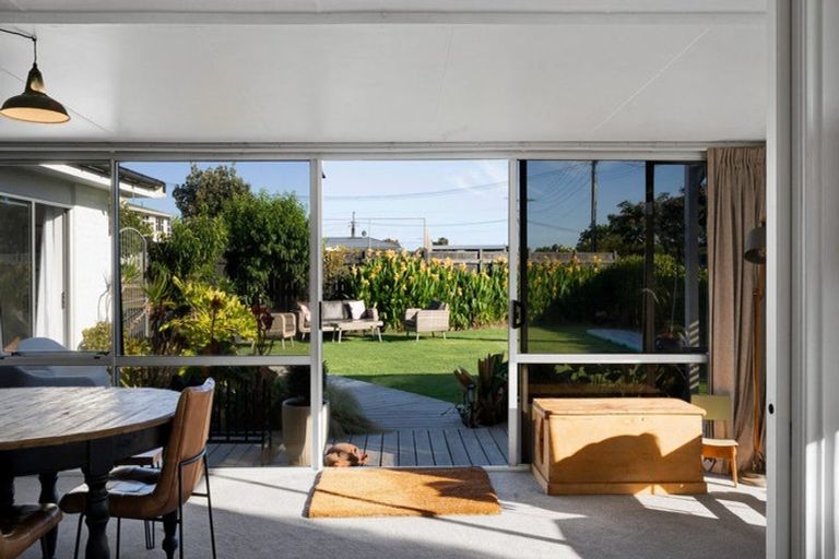 Photo of property in 17 Linda Street, Oakura, 4314